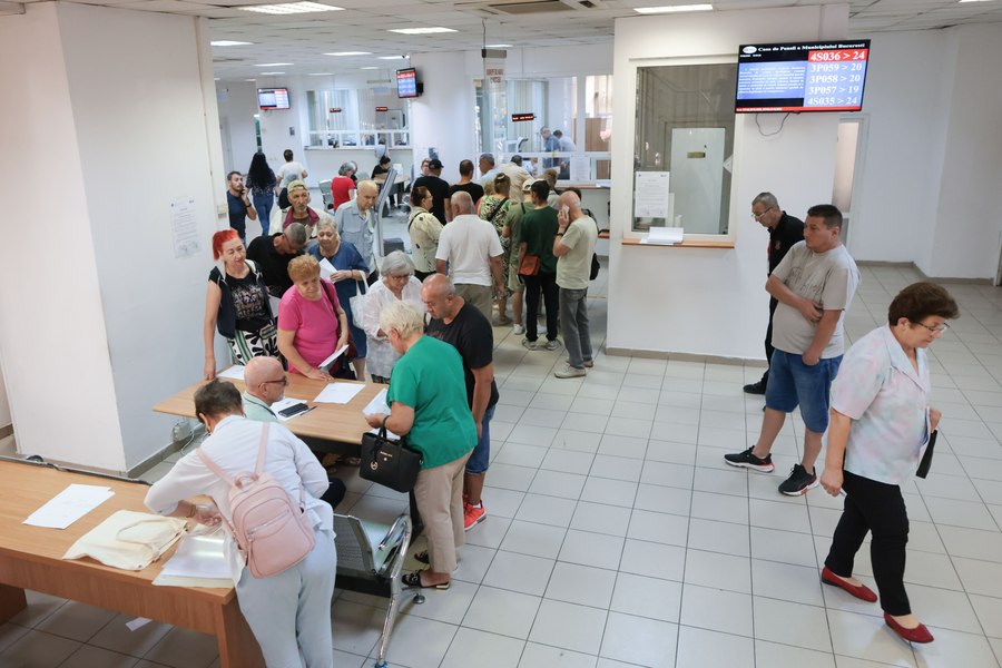 Pensia anticipată se transformă în pensie pentru limită de vârstă. Cum pot femeile cu copii să iasă mai devreme la pensie și să scape de penalizare