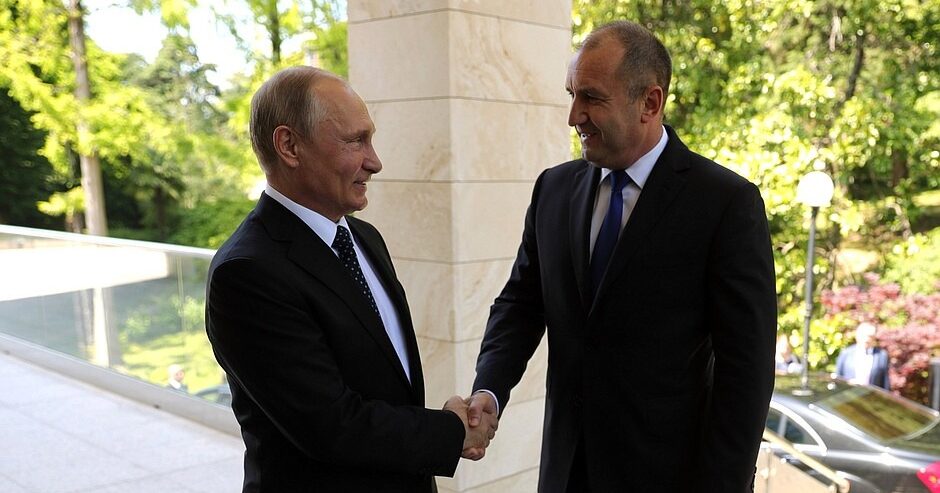 Premierul bulgar pro-rus Rumen Radev susține că România a menționat Rusia drept responsabilă pentru atacurile cu drone și din acest motiv ar fi urmat noi atacuri în Marea Neagră