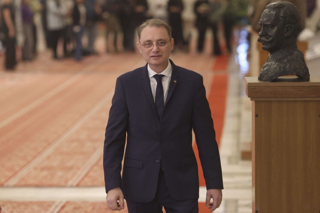 Premierul Luca Niculescu face, marți, o vizită în Republica Moldova: întâlniri cu președinta Maia Sandu, premierul Vasile Tofan, cu președintele Parlamentului și cu Mitropolitul Basarabiei
