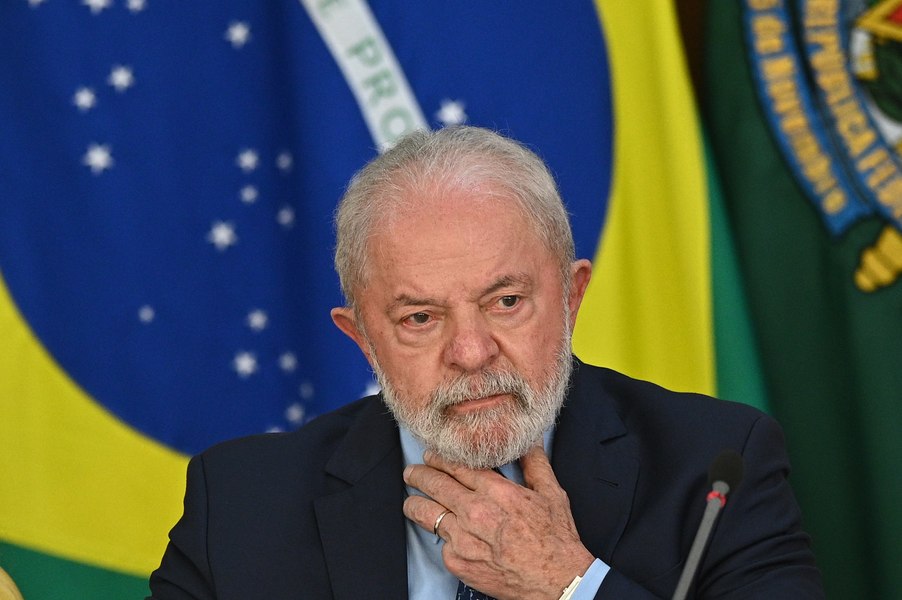 Președintele brazilian de stânga, Lula da Silva, câștigă al patrulea mandat, într-o victorie surprinzătoare în fața lui Flávio Bolsonaro.  Aliatul lui Trump contestă rezultatul alegerilor
