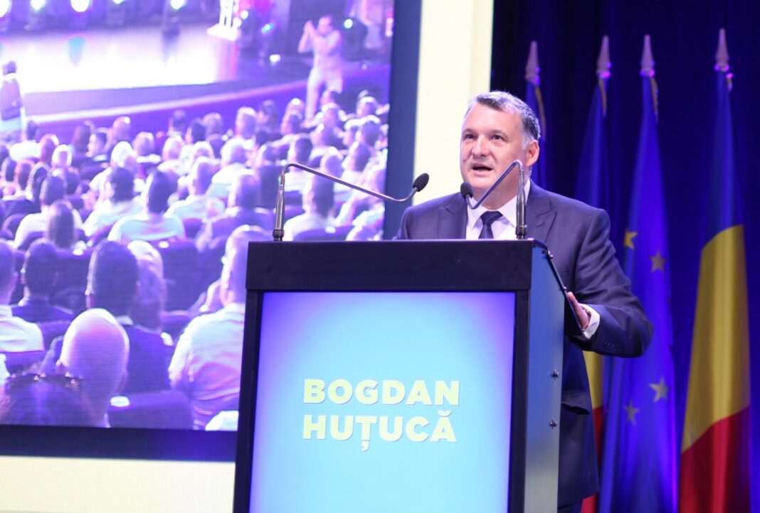 Președintele PNL Constanța, Bogdan Huțucă: PSD, care a produs dezechilibrul, acum pretinde că e îngrijorat de el. E ca și cum ai da foc casei, ai fugi cu furtunul în altă parte, iar când vin pompierii tot tu strigi: „Uite ce dezastru ați făcut!”