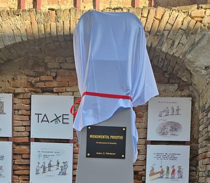 Primul „Monument al Prostiei”, inaugurat la Brăila. Simbolul ales pentru a arăta că fenomenul „n-are limite”