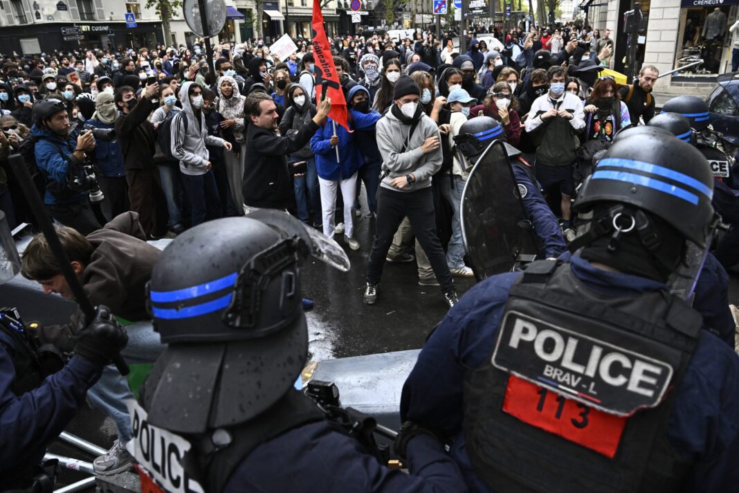 Profilul celor arestați după protestele violente din Franța: 95% sunt bărbați, iar jumătate dintre cei închiși nu aveau cazier