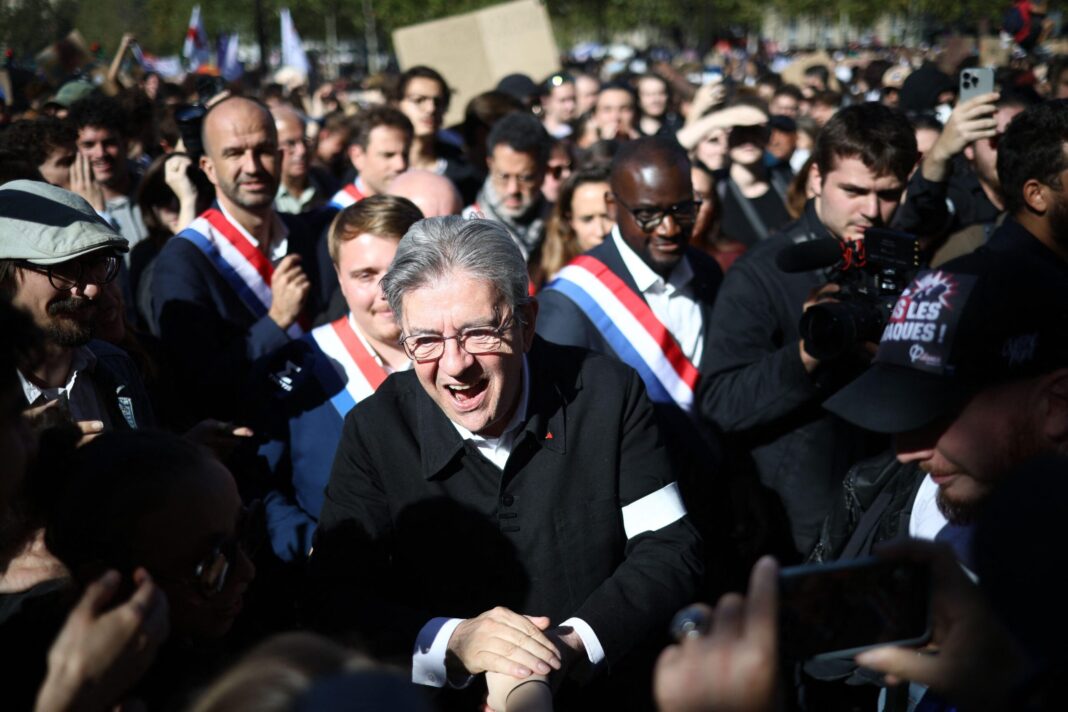 Protestele liceenilor din Franța, Actul III: În Paris, Mélenchon este primit cu urale de manifestanți / Gaze lacrimogene în Marsilia și Paris
