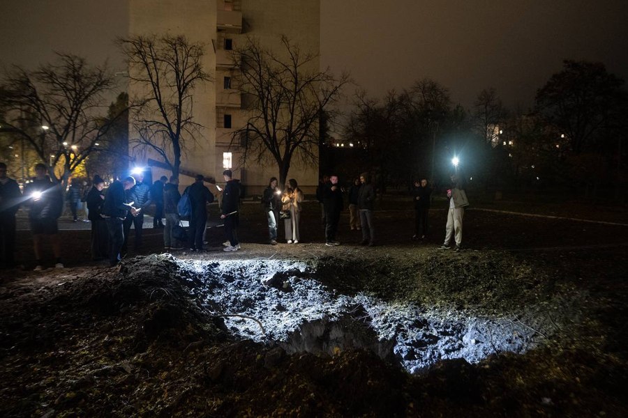 Rachetele balistice rusești au lovit o universitate din Kiev, centre medicale și un pod important: o persoană a murit, iar alte 15 au fost rănite