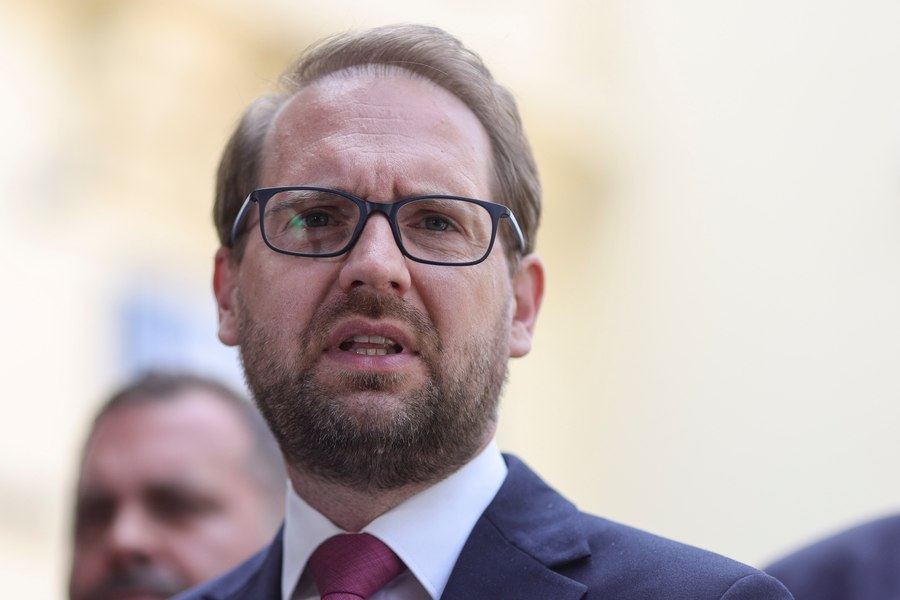 Reacția lui Fritz după ce DNA ar pregăti un dosar în care sunt vizați angajați ai Primăriei Timișoara: „Acum vin și după echipa mea”