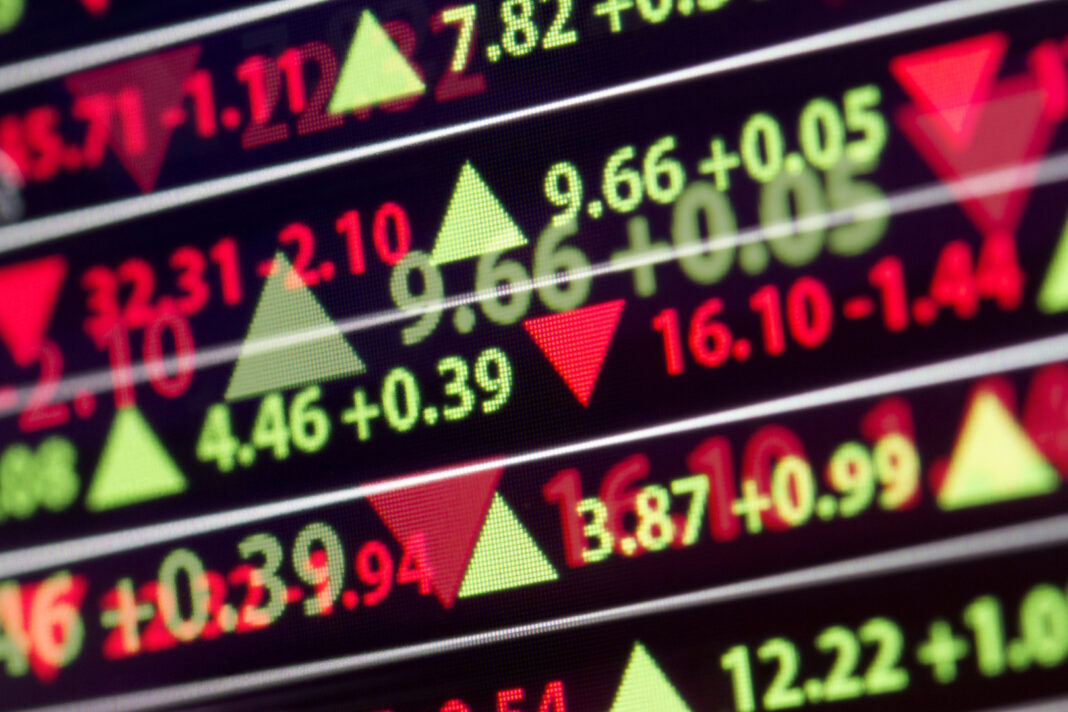 Reacția piețelor la perspectiva unui Guvern: Bursa de la București crește, indicele BET urcă cu aproape 0,9% / Dobânzile la titlurile de stat scad ușor, dar rămân peste 7%