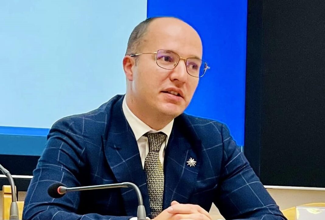 Reacții în scandalul Toader jr.: Studenții cer sancțiuni mai dure pentru profesorii acuzați de abuzuri sexuale / „Siguranța spațiului academic și respectarea demnității umane nu sunt opționale”