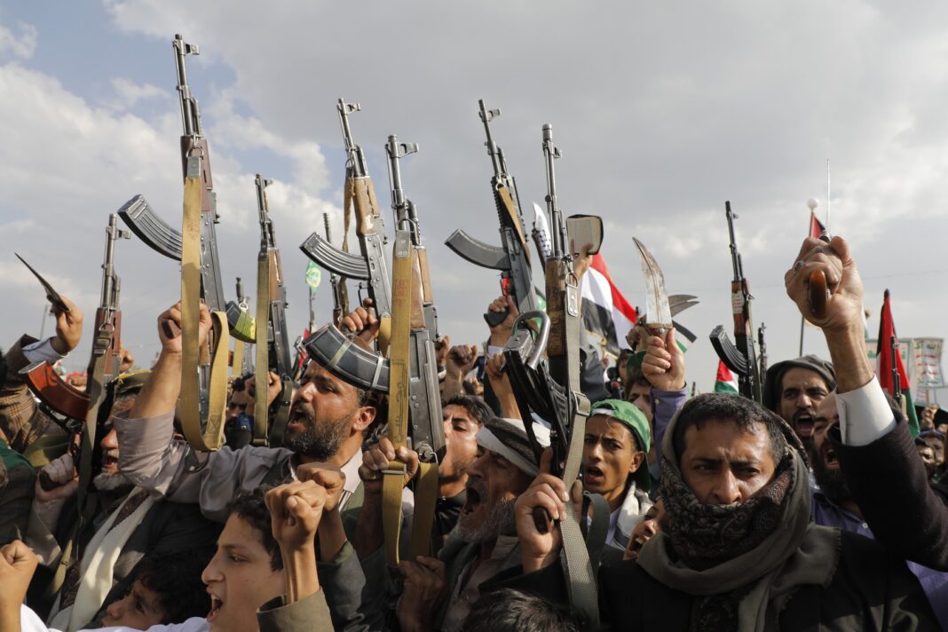 Rebelii Houthi au atacat palatul prezidențial din Yemen. Cinci morți și 16 răniți