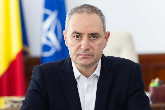 România a încheiat primele nouă luni din 2026 cu un deficit bugetar pe cash, adică venituri încasate efectiv şi cheltuieli efectuate efectiv,  de 78 miliarde lei, în scădere cu 23% faţă de perioada similară din 2025. Ca pondere în PIB, deficitul pe cash a coborât de la 5,3% în primele nouă luni din 2025 la 3,81%