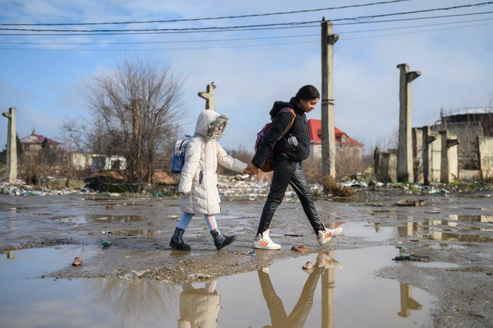 România ar avea nevoie de triplarea numărului de centre de zi pentru a reduce abandonul şcolar. Ce rezultate au proiectele care se luptă să păstreze în şcoli copiii din medii vulnerabile?