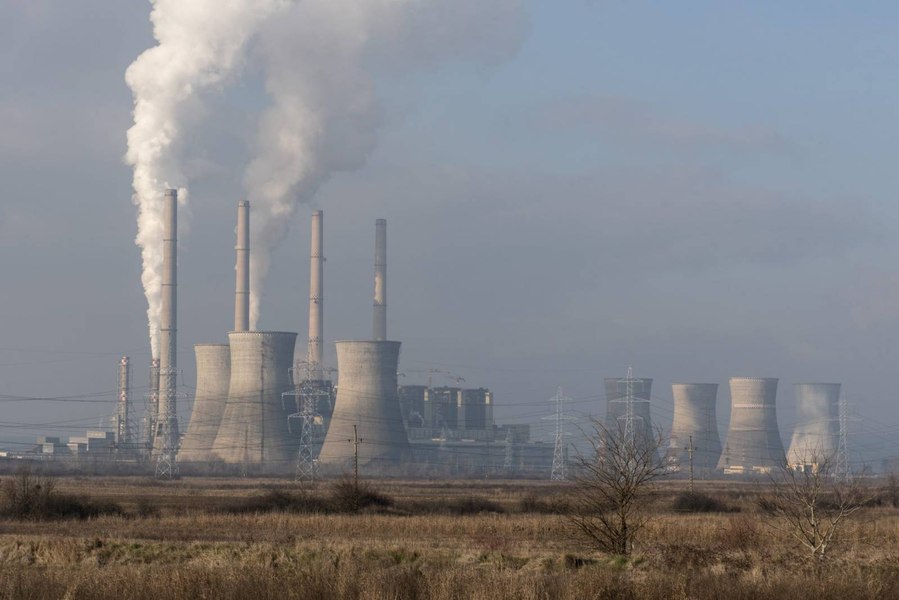 România ar putea amâna închiderea centralelor pe cărbune. CCR reia dezbaterile privind legea decarbonizării