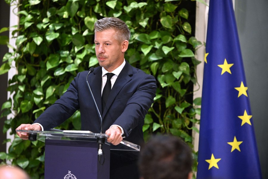 România, exemplu de „așa nu” pentru premierul Ungariei. Péter Magyar acuză risipa, corupția și furtul