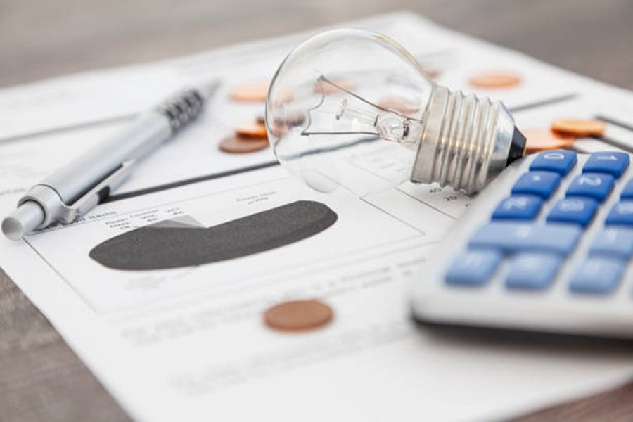 România produce energie ieftină, dar consumatorii plătesc scump. Explicația unui expert