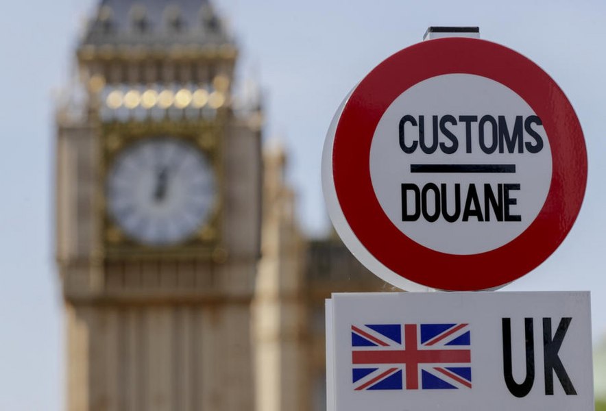 Românii ar putea călători din nou fără viză în Marea Britanie. Premierul britanic redeschide discuția despre libera circulație