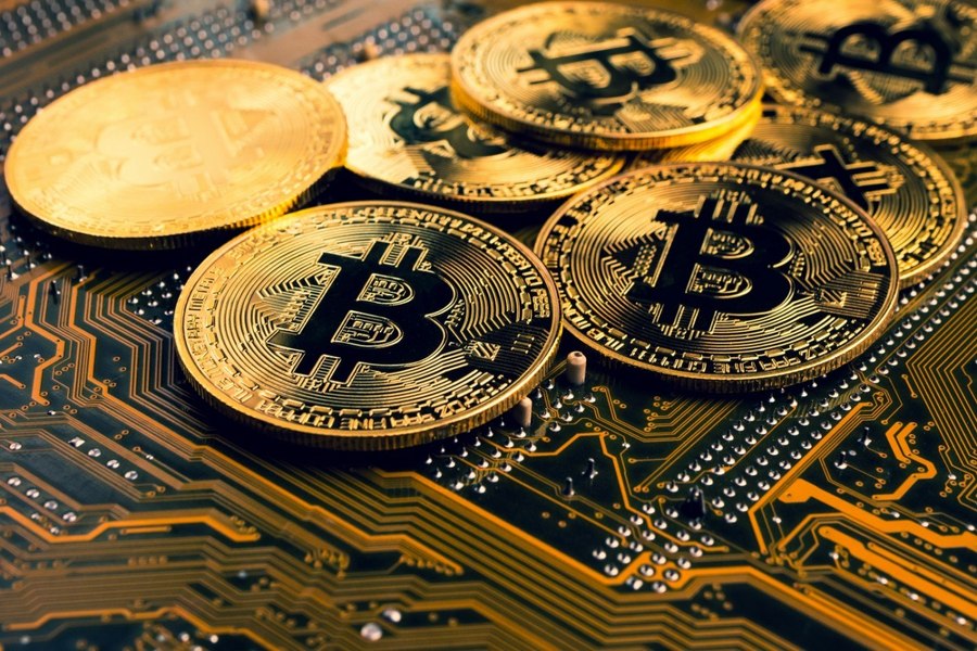 Rusia înăsprește regulile privind criptomonedele. Tranzacțiile directe între persoane fizice, vizate de noi restricții