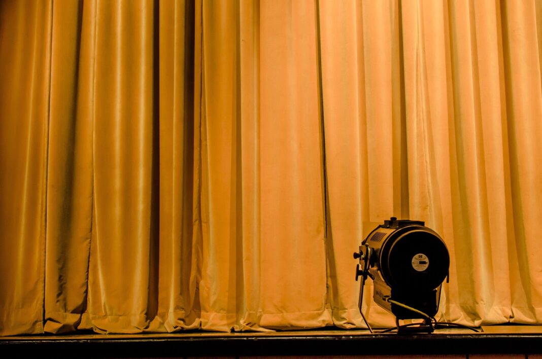 S-a închis cercul de teatru de la Palatul Copiilor din Cluj-Napoca / S-a redus personalul, au plecat 12 profesori / În privat, un curs de teatru poate ajunge la 400–500 de lei pe lună