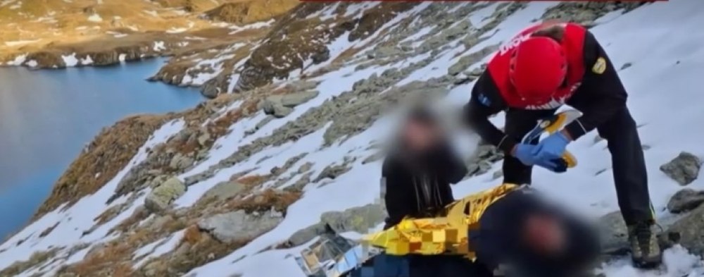 Sfârșit tragic în Munții Făgăraș. Un bărbat de 66 de ani a murit sub privirile fiicei sale, după ce a căzut 200 de metri