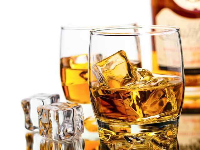 Spirits România cere Ministerului Finanţelor reducerea de urgenţă a accizei la băuturile spirtoase:Majorarea agregată a accizei de 27% în ultimii 2 ani a generat o creştere a încasărilor la buget de doar 1,3%. Când accizele devin exagerate, consumul nu dispare, ci doar migrează direct spre zona ilicită