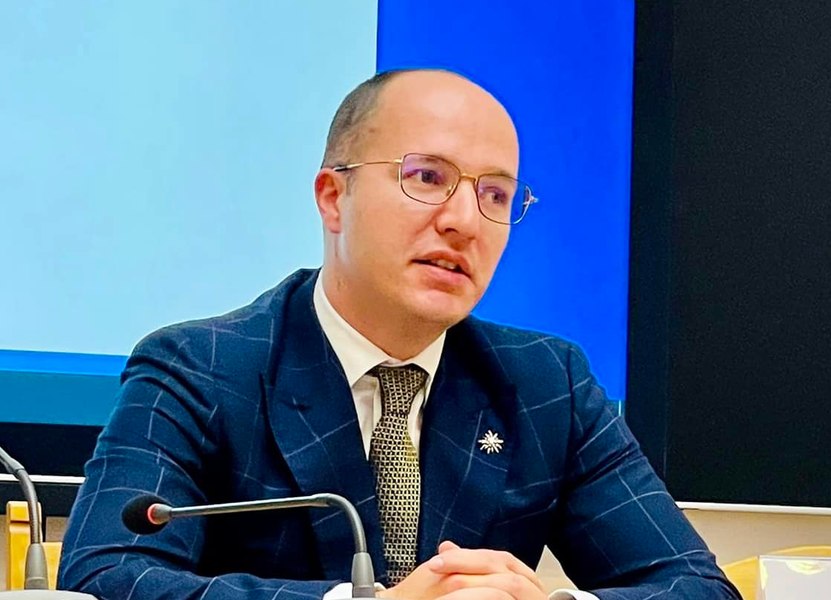 Studenții cer măsuri ferme de protecție în universități după arestarea lectorului Alexandru Toader, acuzat de viol. Reacția Baroului Iași