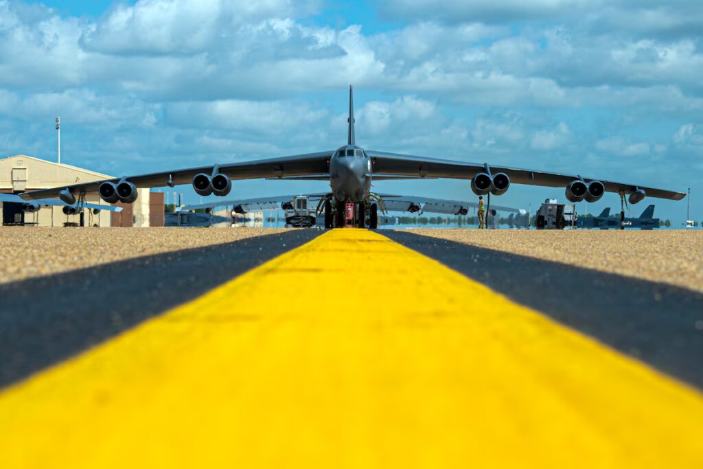 SUA au retras toate bombardierele de la baza aeriană britanică RAF Fairford / Baza ar fi fost vizată de un atac terorist