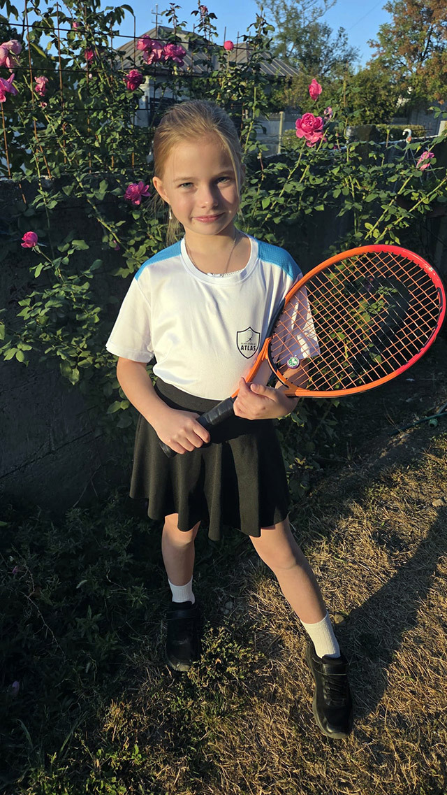 #superstories. Business sportiv. Pariul ZF pe viitorii campioni. Eva Baraliu, 8 ani, tenis: Tenisul este un sport echilibrat care depinde doar de tine şi te ajută să fii disciplinat şi ambiţios