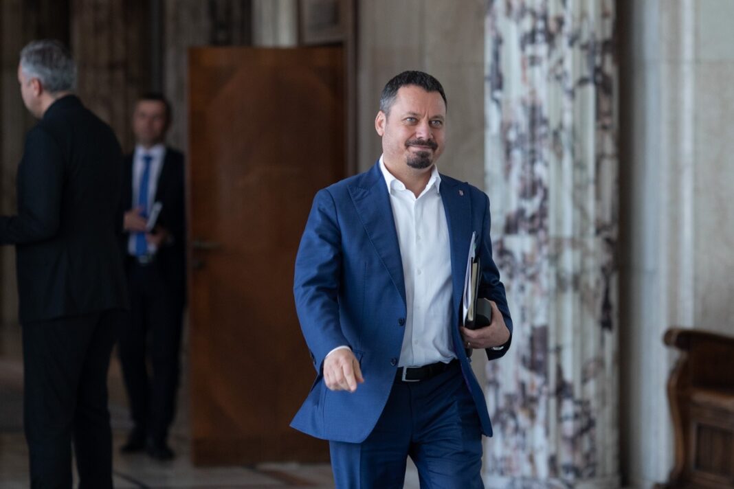 SURSE: Ilie Bolojan l-a demis pe secretarul de stat Ionel Scrioșteanu din Ministerul Transporturilor, apropiat de gruparea Hubert Thuma / Scrioșteanu e singurul înalt demnitar PNL care a refuzat să demisioneze