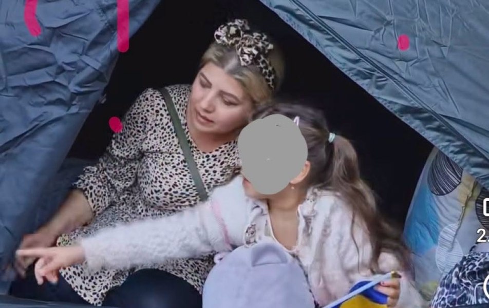 Susținătorii lui Călin Gergescu au instalat corturi în fața Arestului Central. Fotografia care a stârnit indignare și îngrijorare
