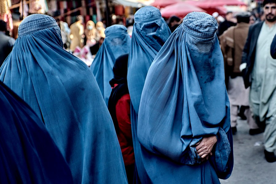 Talibanii ar fi interzis transplanturile de cornee în Afganistan. Pacienții riscă să rămână fără șansa de a-și recăpăta vederea