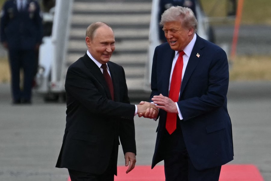 The Telegraph: Trump înfige un cuțit în spate Ucrainei pentru cinci minute de ajutor în perioada alegerilor de la jumătatea mandatului