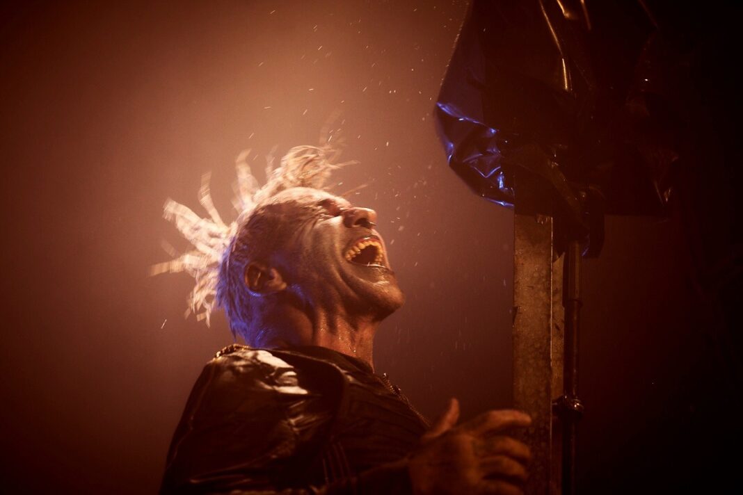 Till Lindemann, vocea Rammstein, concertează în premieră la Cluj / Show interzis minorilor la BTarena în 2027 / Proiect solo în care muzica industrială se îmbină cu poezia