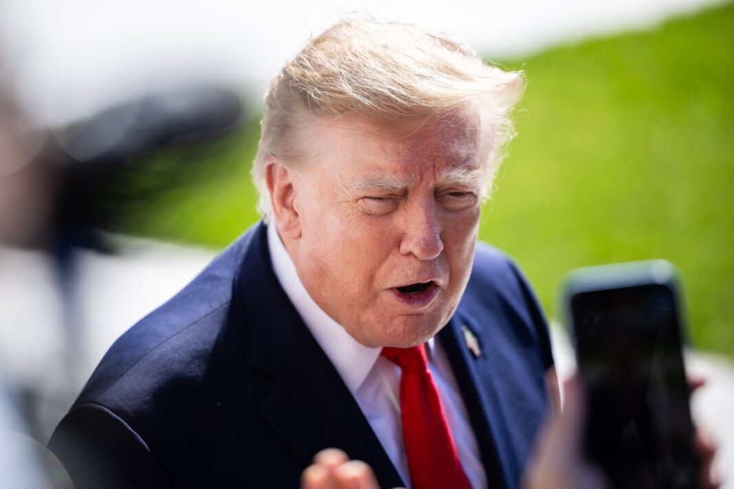 Trump amenință publicația Politico cu măsuri legale dacă nu retrage articolele despre șefa Casei Albe în 48 de ore