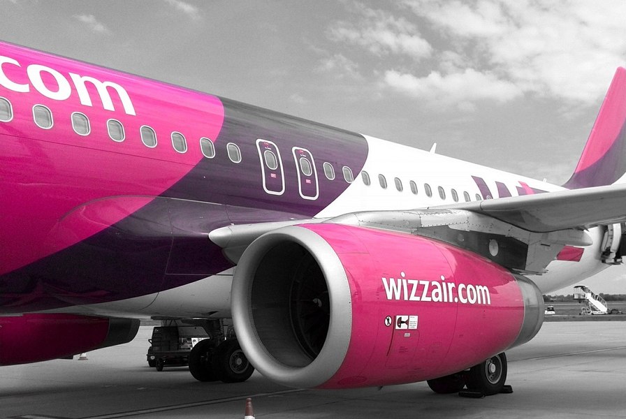 Un avion Wizz Air a aterizat de urgență la scurt timp după decolarea de pe aeroportul Otopeni, după ce ar fi lovit un stol de păsări