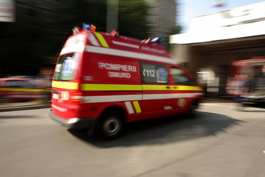 Un copil de 10 ani a rămas fără un deget într-un bazin de înot din Ștefănești. Poliția a deschis o anchetă