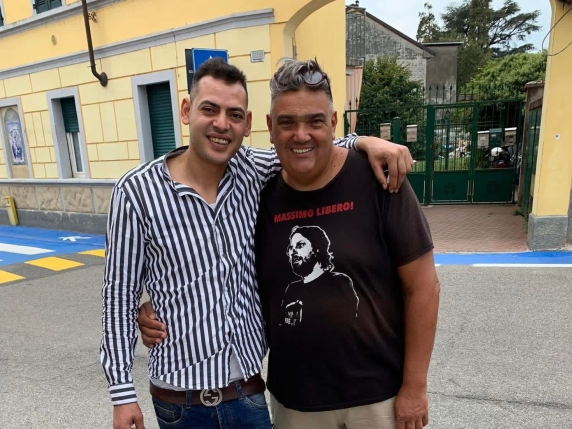Un egiptean stabilit în Italia repară gratuit o școala devastată de lângă Milano / ”E povestea unuia dintre tinerii minori care ajung la noi fără nimeni, cu viața înainte și nimic altceva”
