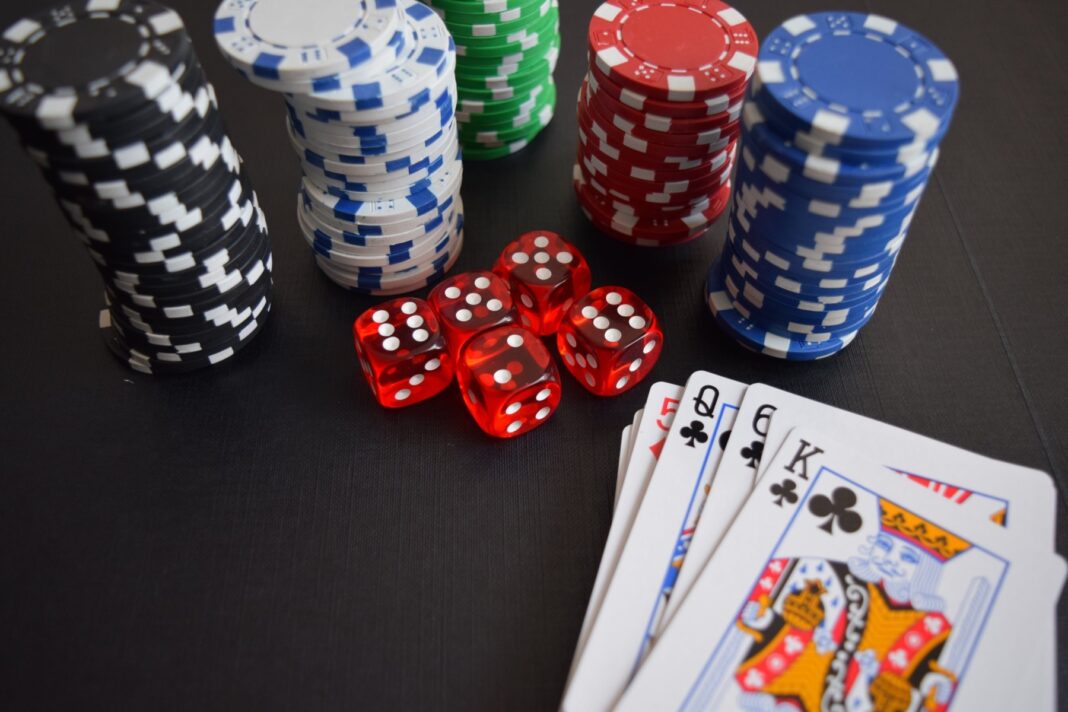 Un hacker ar fi câștigat milioane de dolari la poker online, după ce a instalat programe de spionaj pe calculatoarele unor jucători profesioniști