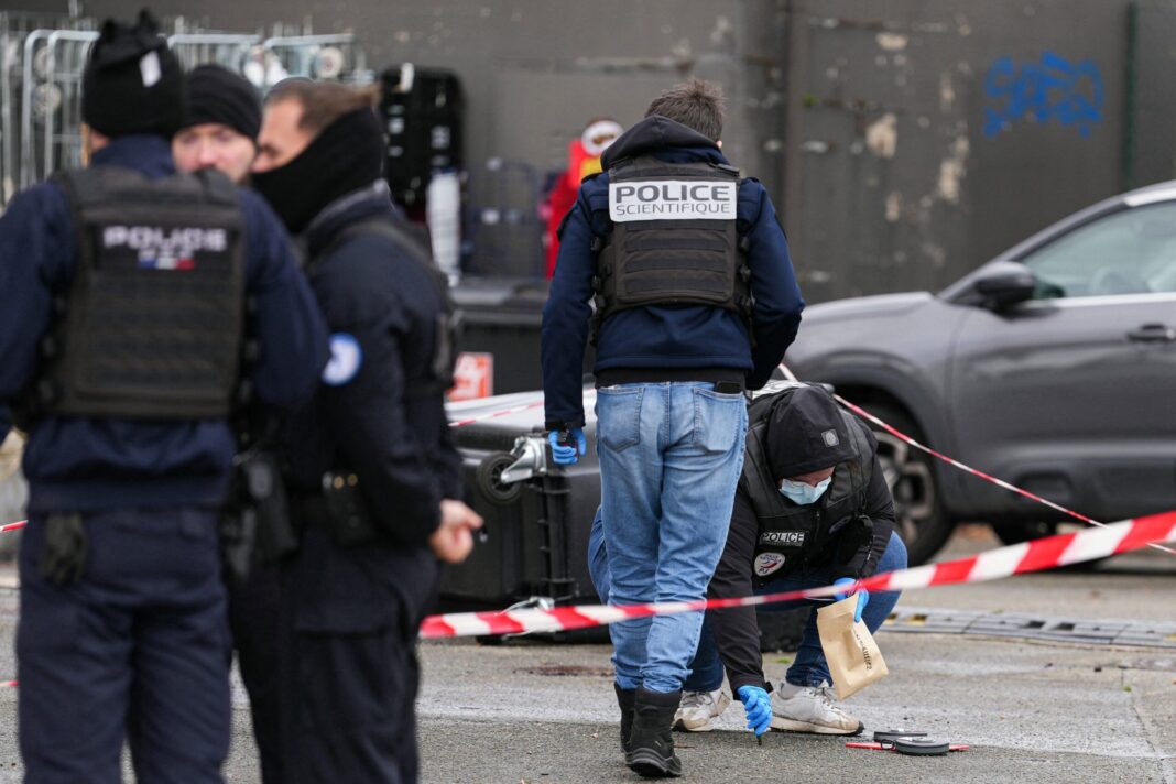 Un mort și patru răniți într-un schimb de focuri într-o suburbie a Parisului / Suspectul a fost arestat