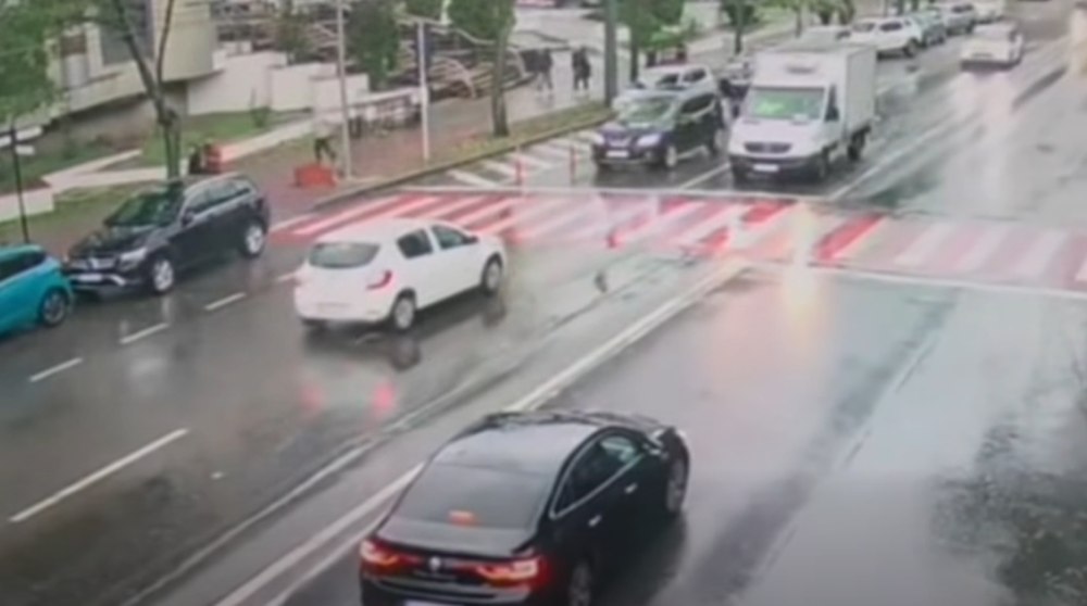 Un șofer de 76 de ani, cursă pe contrasens pe o stradă din Vaslui. Un jandarm a intervenit pentru a preveni un accident