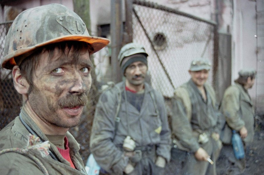 Unui miner i s-a făcut rău după 24 de ore în subteran. Aproape 90 de ortaci protestează la Mina Vulcan