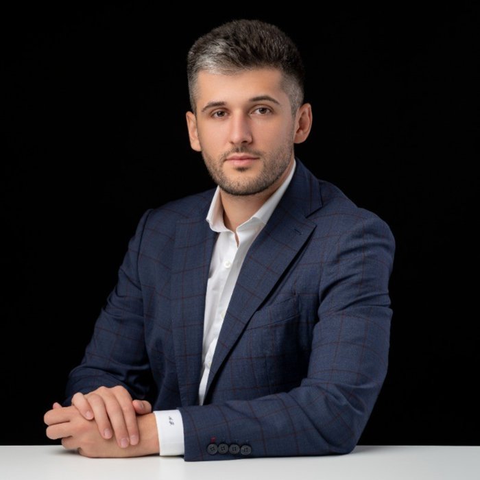 URBIO, producător local de echipamente şi dezvoltator de soluţii pentru iluminatul public, estimează că platformele care combină corpuri LED cu senzori şi sisteme de control şi management bazat pe AI pot reduce cu peste 60% costurile cu energia