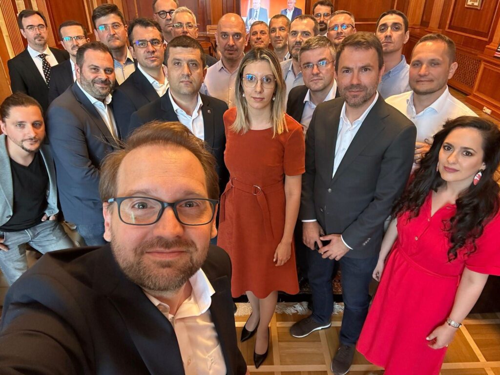 USR decide astăzi dacă susține Guvernul Luca Niculescu / Dominic Fritz a anunțat că va propune un vot împotrivă