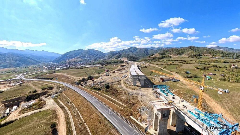 Viaductul uriaș de la Boița, departe de finalizare după doi ani de șantier. Lucrările închid temporar A1 Sibiu–Boița