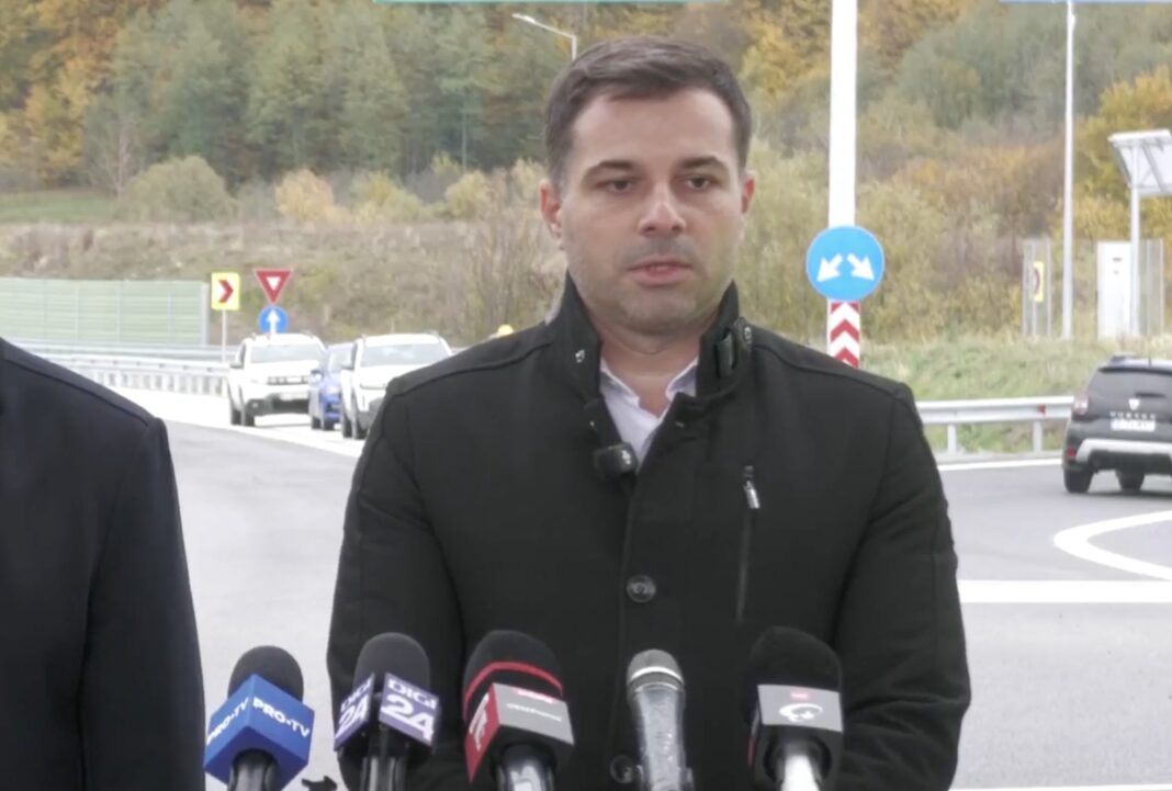 VIDEO Ministrul Transporturilor a confundat tunelul Momaia de pe Sibiu – Pitești cu numele actorului Jason Momoa / În luna noiembrie se va circula pe lotul 4 al autostrăzii A1.