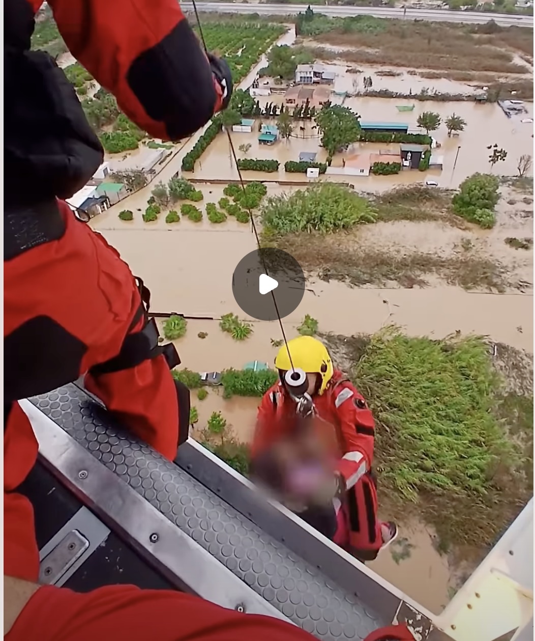 VIDEO Oameni salvaţi cu elicopterele de pe acoperişuri după ce ploile au făcut ravagii în Spania / ”Au pierdut din nou totul, exact ca în 2007, când s-a întâmplat fix acelaşi lucru”