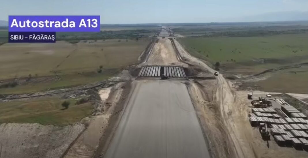 VIDEO | Pe Autostrada Sibiu-Făgaraș a început montarea ultimului segment metalic la podul în arc de pe Tronsonul 3