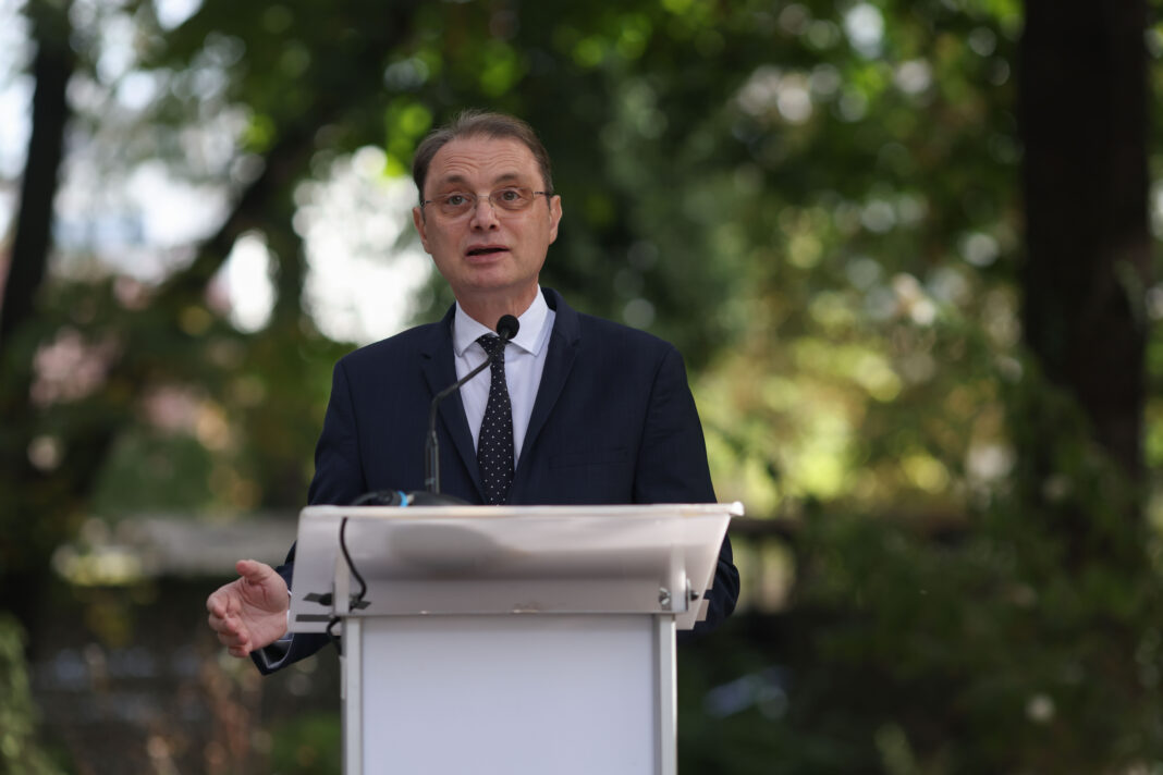 „Zici că ne-am întors în anii 2000”. Lista posibililor miniștri din Guvernul Niculescu, întâmpinată cu ironii pe rețelele sociale